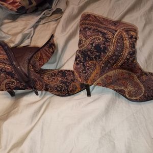 Beautiful pair of Paisley patterned boots & jacket to match if you like sz med-